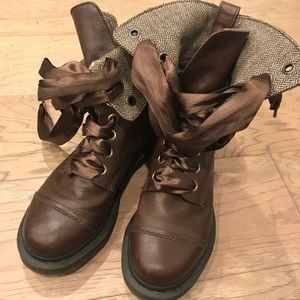 Dr Martens 🥾 LIKE BRAND NEW!